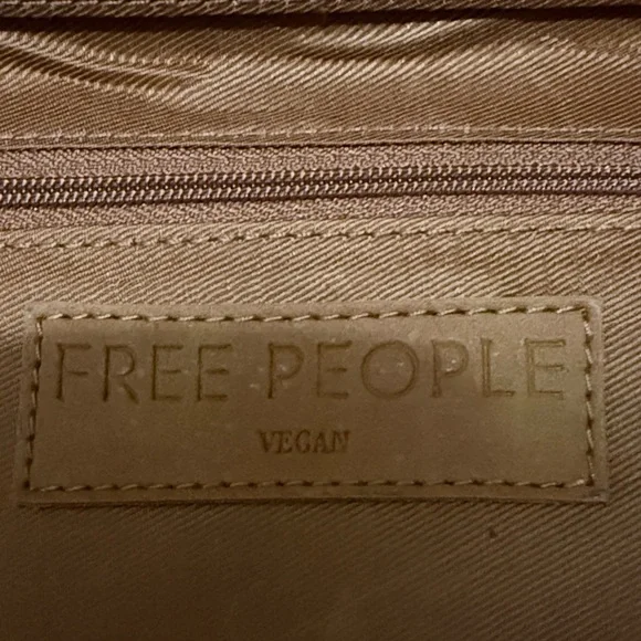 Free People Brown Leather Wristlet with Zipper Detail - Vegan - NWT! - Picture 4 of 6